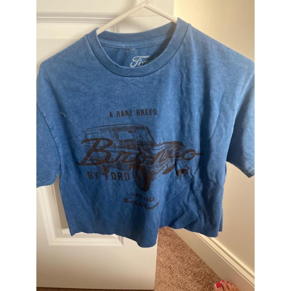 Ford Bronco Graphic T-Shirt Rare Breed Cropped Tee Blue Women's M